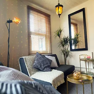  Apartment Elite Living - Centre Accommodates Up To 4 United Kingdom